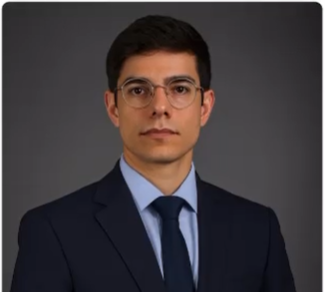 Headshot of Hiram Vázquez